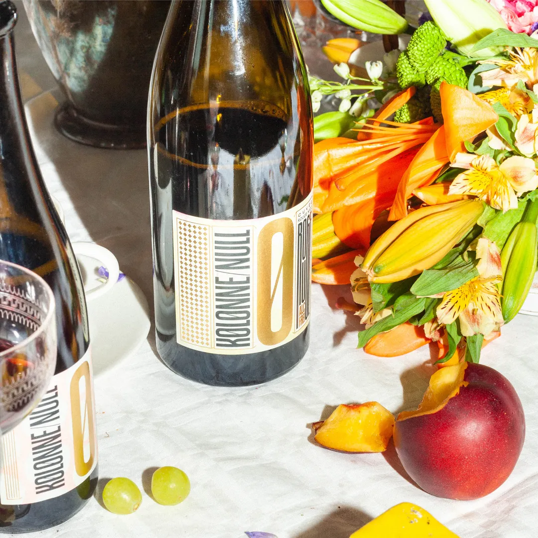 Kolonne Null Cuvee Rouge No. 2, Non-Alcoholic Red Wine | Dark Fruit and Berry, Notes of Barrique and Pepper | Dealcoholized with Grapes from Spain 25.4 fl oz (<0.5% ABV, 750ml)