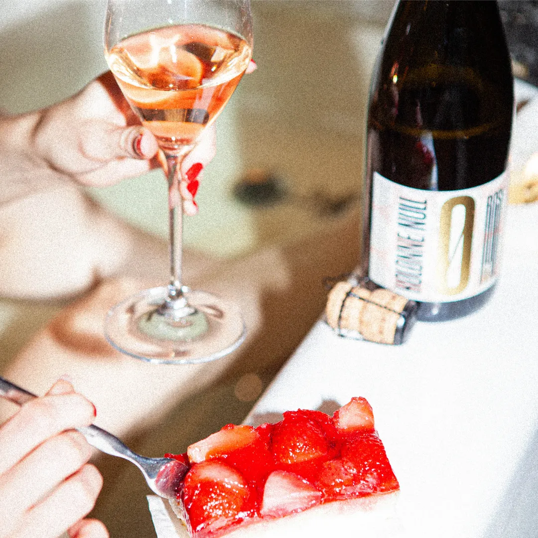 Kolonne Null Rose Sparkling, Non-Alcoholic Wine | Lively, Light Sweetness From Red Berries | Dealcoholized with Grapes from France 25.4 fl oz (<0.5% ABV, 750ml)